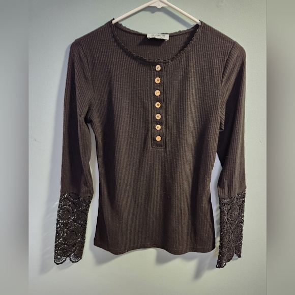 Long sleeve with lace - Picture 2 of 5